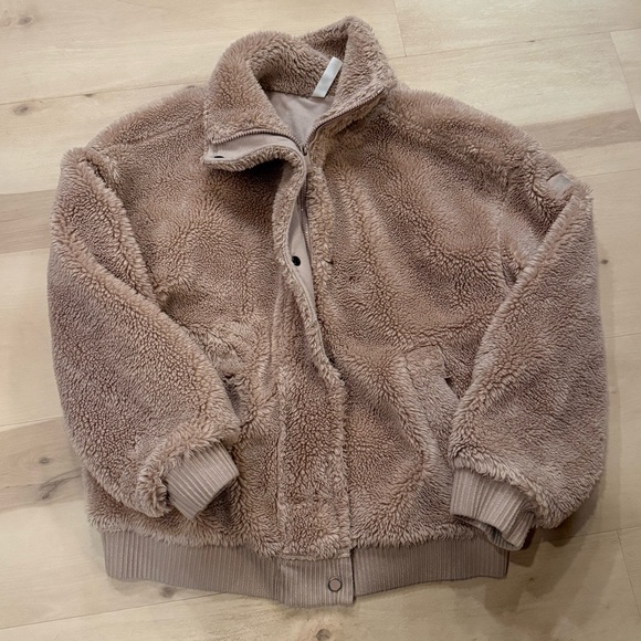 Alo Yoga Sherpa Varsity Jacket in Dusty Pink (Rose Mauve Pink Color) Size Medium - Picture 3 of 11